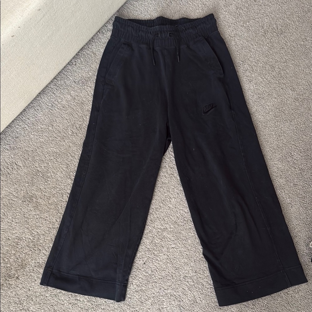 Nike women’s wide leg cropped sweat pants size XS